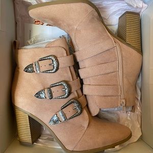 Jessie James Decker Pink Buckle Booties
